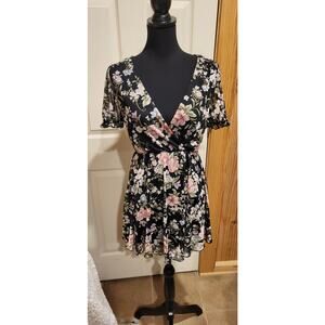 Flirty fun flower dress, multicolored, size Medium. Straps tie in back.